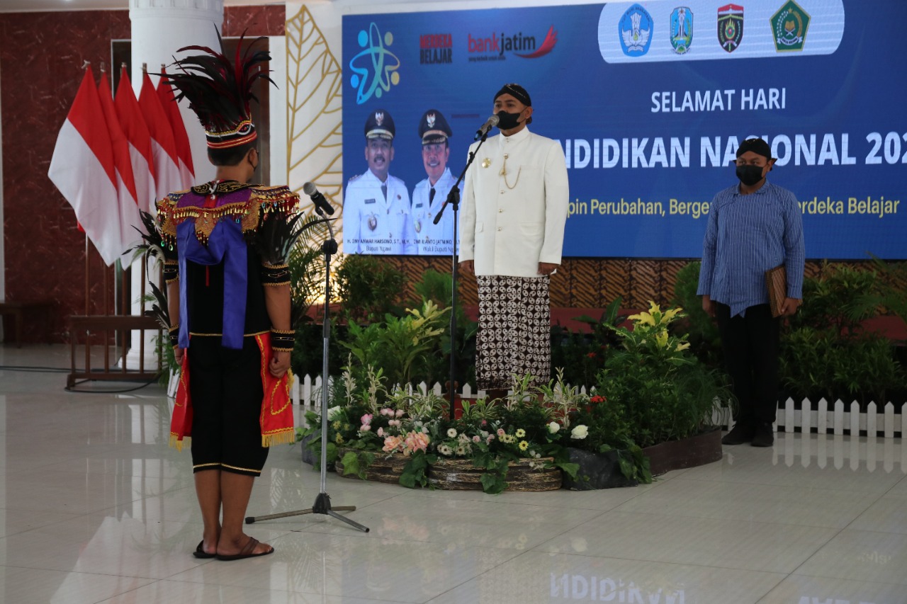 Upacara Peringatan Hardiknas Tahun 2022 , Bupati Ngawi Inginkan Inovasi dan Terobosan.